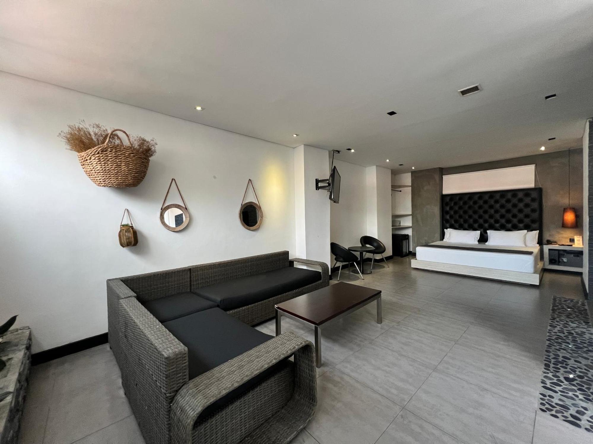 Hotel 47 Medellin Center Экстерьер фото